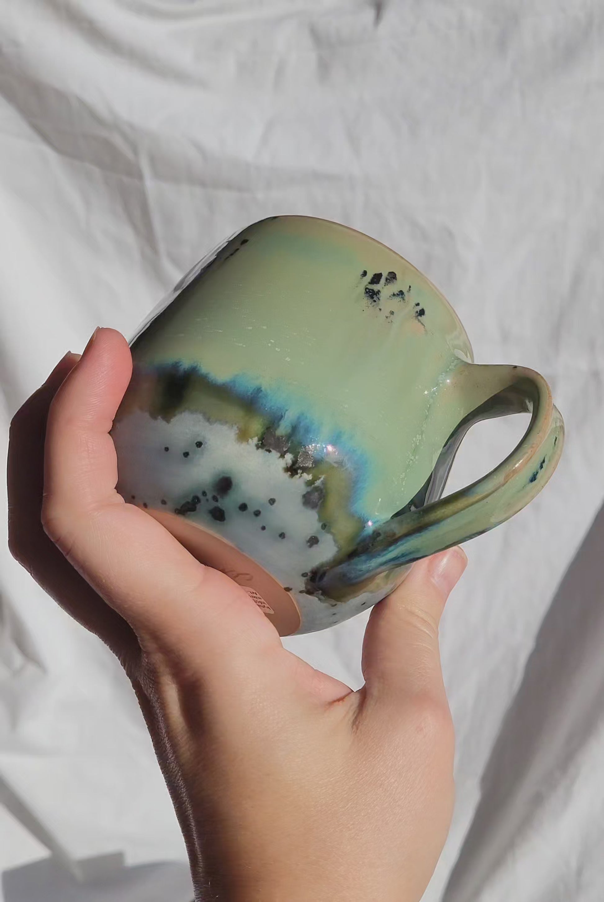 Handgemachte Steinzeugtasse Auenwald, 350 ml, grüne Glasur mit natürlichen Übergängen